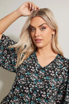 Büyük Beden V Yaka Sıfır Kol Çiçek Desenli Asimetrik Kesim T-shirt 304084