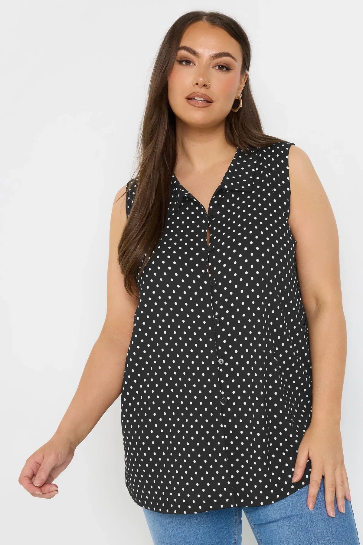 Büyük Beden Polo Yaka Sıfır Kol Düğmeli Puantiyeli T-shirt 303957