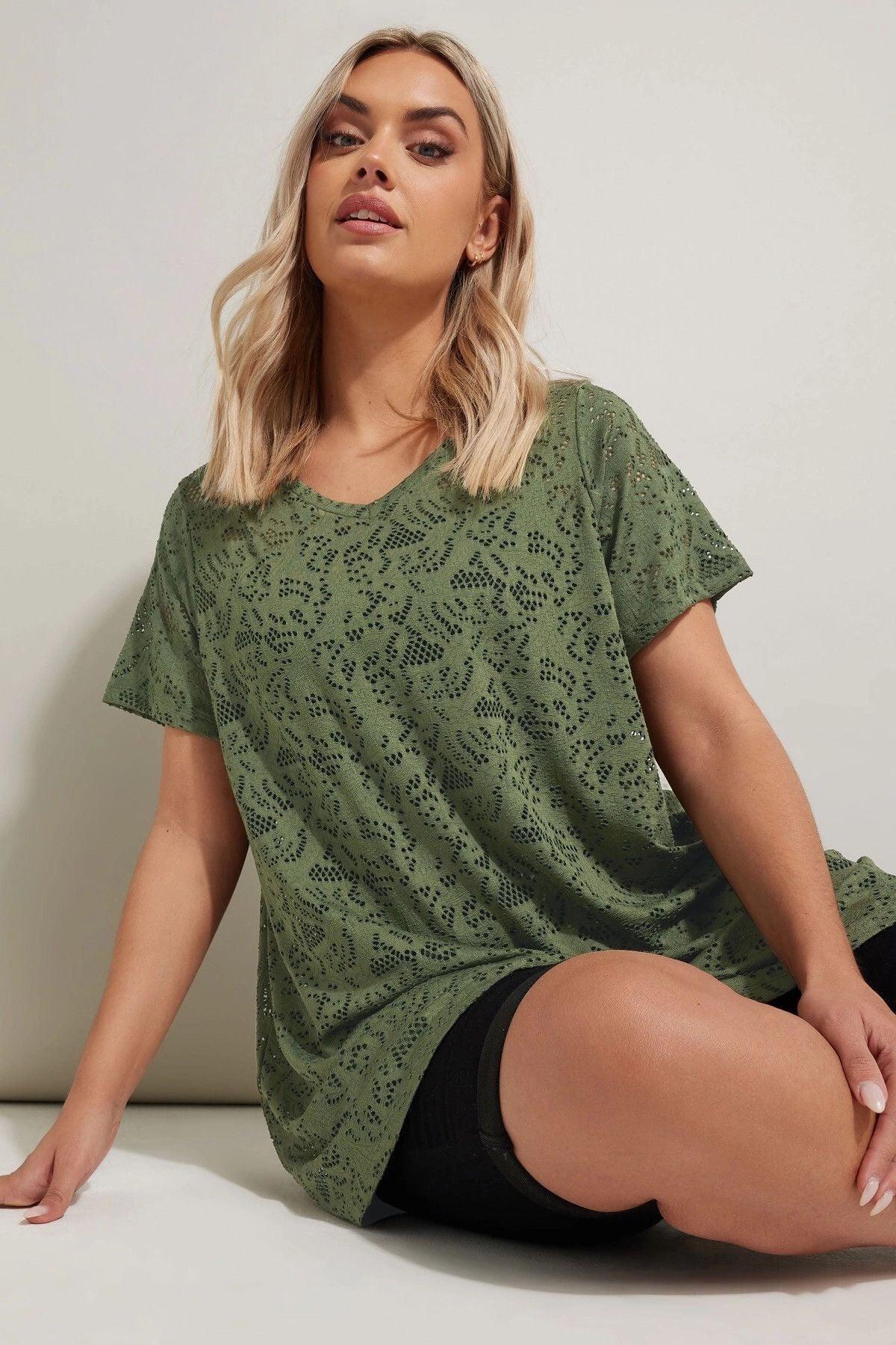 Büyük Beden V Yaka Kolsuz Astarsız Dantel T-shirt 304091