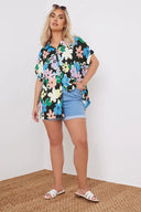 Büyük Beden Önü Düğmeli Kısa Kollu Çiçek Desenli Gömlek 303964