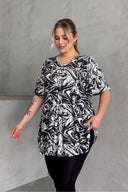 Büyük Beden V Yaka Kısa Kollu Eteği Bollaşan Desenli Bluz 101-17