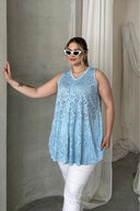 Büyük Beden V Yaka Sıfır Kol Dantel Detaylı Astarsız Bluz 302965