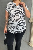 Büyük Beden Kısa Kollu V Yaka Desenli T-shirt 97-83