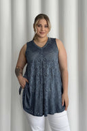 Büyük Beden V Yaka Sıfır Kol Dantel Detaylı Astarsız Bluz 302966