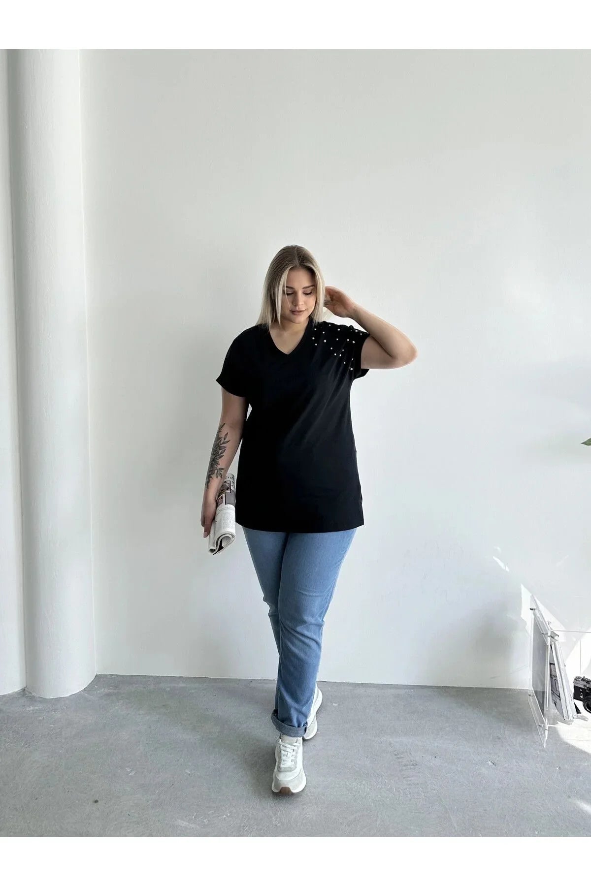 Büyük Beden Kısa Kollu V Yaka Yanları Yırtmaçlı Boncuklu Basic T-shirt RFT-04
