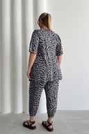 Büyük Beden Beli ve Paçası Lastikli Cepli Desenli Şalvar Pantolon 99-3