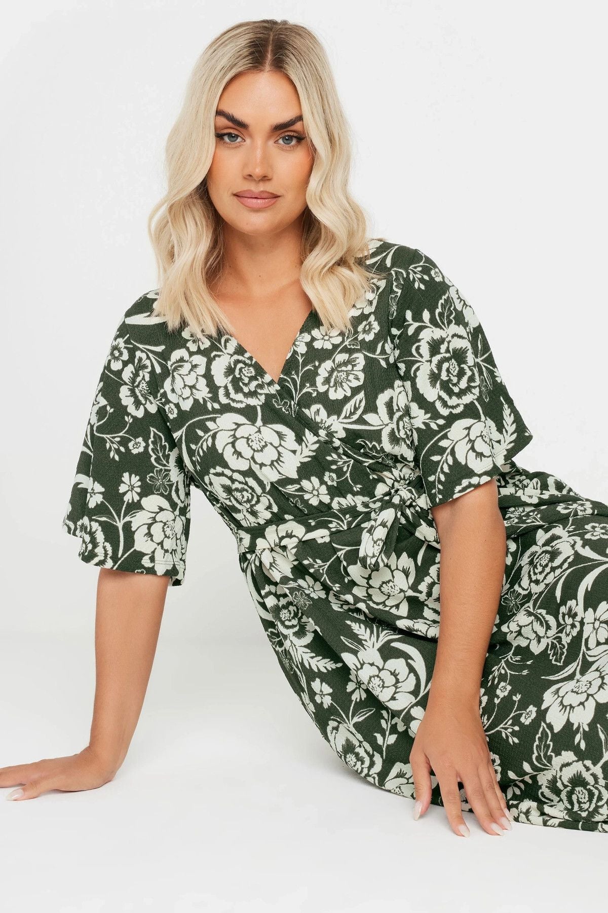 Büyük Beden Kısa Kollu V Yaka Kuşaklı Anvelop Elbise 137988