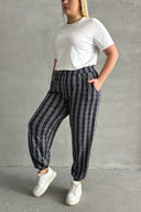 Büyük Beden Beli ve Paçası Lastikli Çizgili Cepli Pantolon 89-71