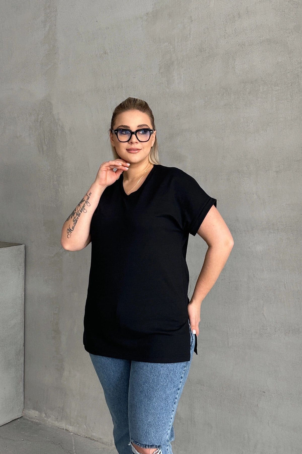 Büyük Beden Kısa Kollu V Yaka Yanları Yırtmaçlı Basic T-shirt RFT-02