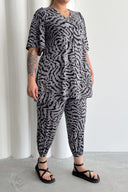 Büyük Beden Beli ve Paçası Lastikli Cepli Desenli Şalvar Pantolon 99-3