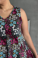 Büyük Beden V Yaka Sıfır Kol Çiçek Desenli Bluz 302261