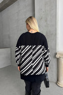 Büyük Beden V Yaka Uzun Kollu Bileği Lastikli Yırtmaçlı Bluz 303085