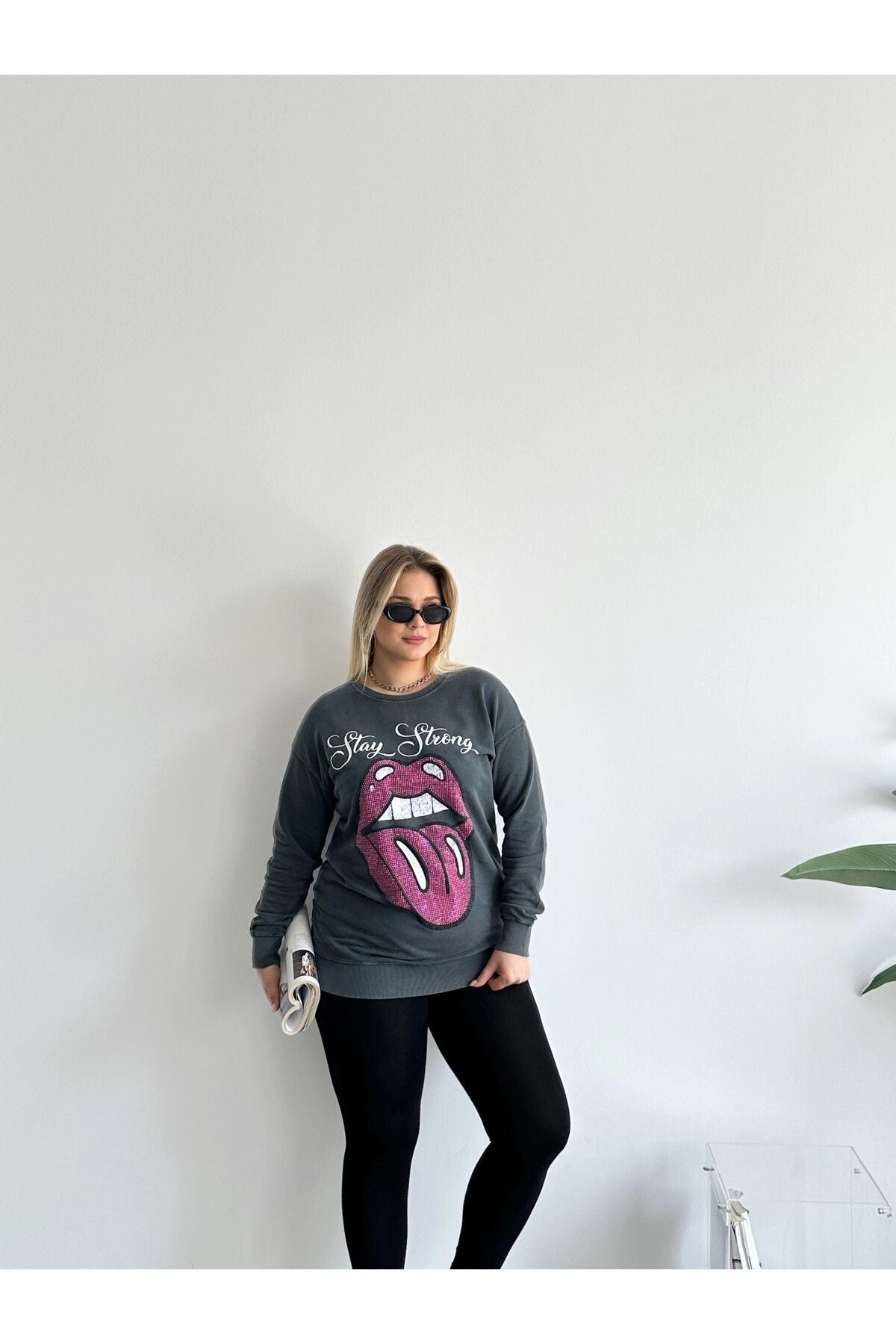 Büyük Beden Bisiklet Yaka Baskılı Pul Detaylı Yıkamalı Sweatshirt 301252