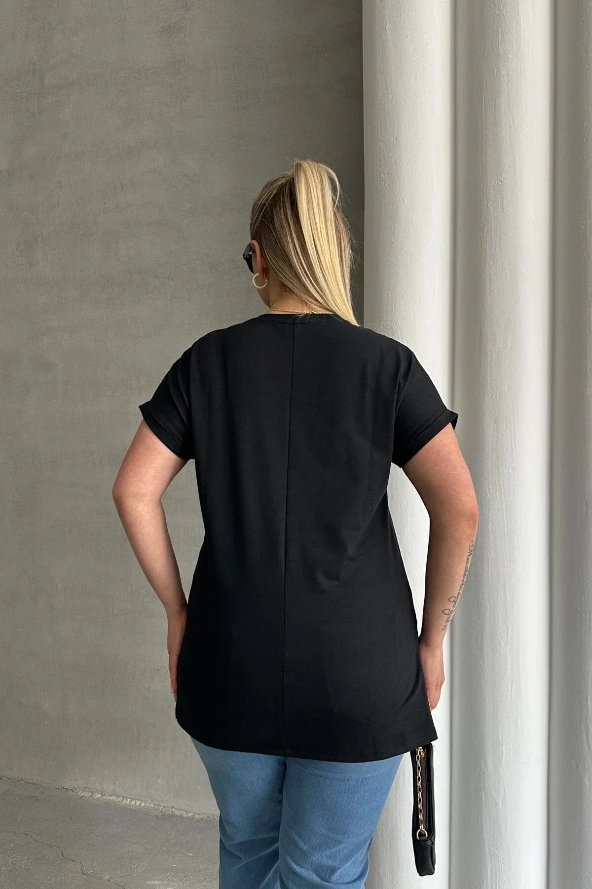 Büyük Beden Kısa Kollu Bisiklet Yaka Yanları Yırtmaçlı Boncuklu Basic T-shirt RFT-03