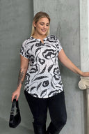 Büyük Beden Kısa Kollu V Yaka Desenli T-shirt 97-83