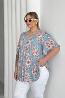 Büyük Beden V Yaka Kısa Kollu Eteği Bollaşan Desenli Bluz 101-44