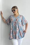 Büyük Beden V Yaka Kısa Kollu Eteği Bollaşan Desenli Bluz 101-44