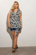 Büyük Beden V Yaka Sıfır Kol Önü Kuşaklı Desenli Bluz 322682