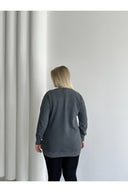 Büyük Beden Bisiklet Yaka Baskılı Pul Detaylı Yıkamalı Sweatshirt 301252