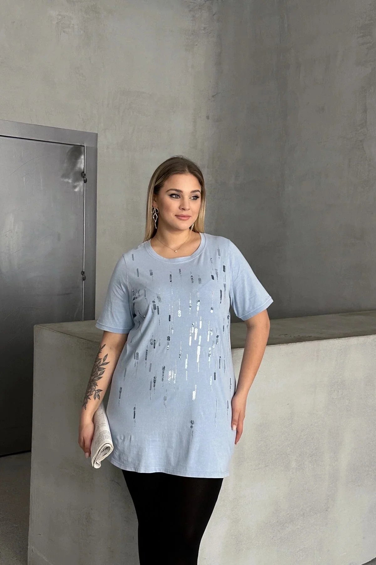 Büyük Beden Bisiklet Yaka Payet Süslemeli Kısa Kollu T-shirt 302015