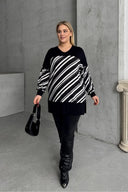 Büyük Beden V Yaka Uzun Kollu Bileği Lastikli Yırtmaçlı Bluz 303085