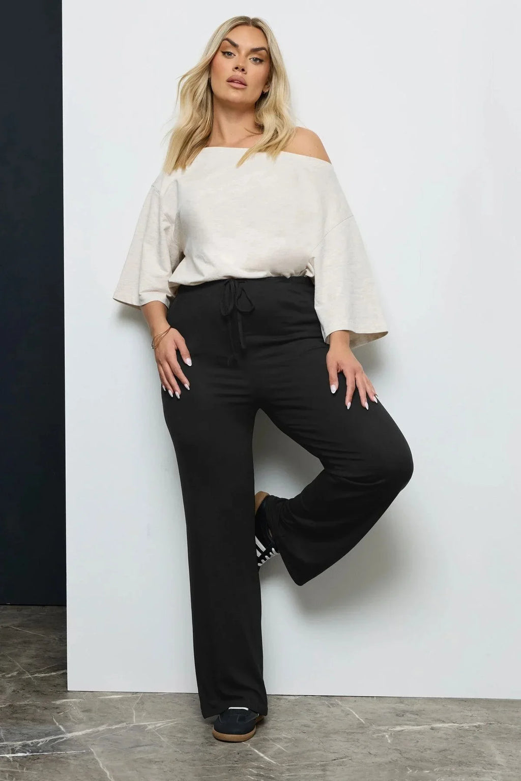 Büyük Beden Beli Lastikli ve Bağcıklı Cepsiz Paçası Geniş Pantolon 037392