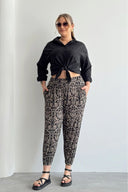 Büyük Beden Beli ve Paçası Lastikli Cepli Desenli Şalvar Pantolon 74-75