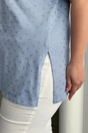 Büyük Beden Kısa Kollu V Yaka Yanları Yırtmaçlı Metalik Baskılı T-shirt 97-46