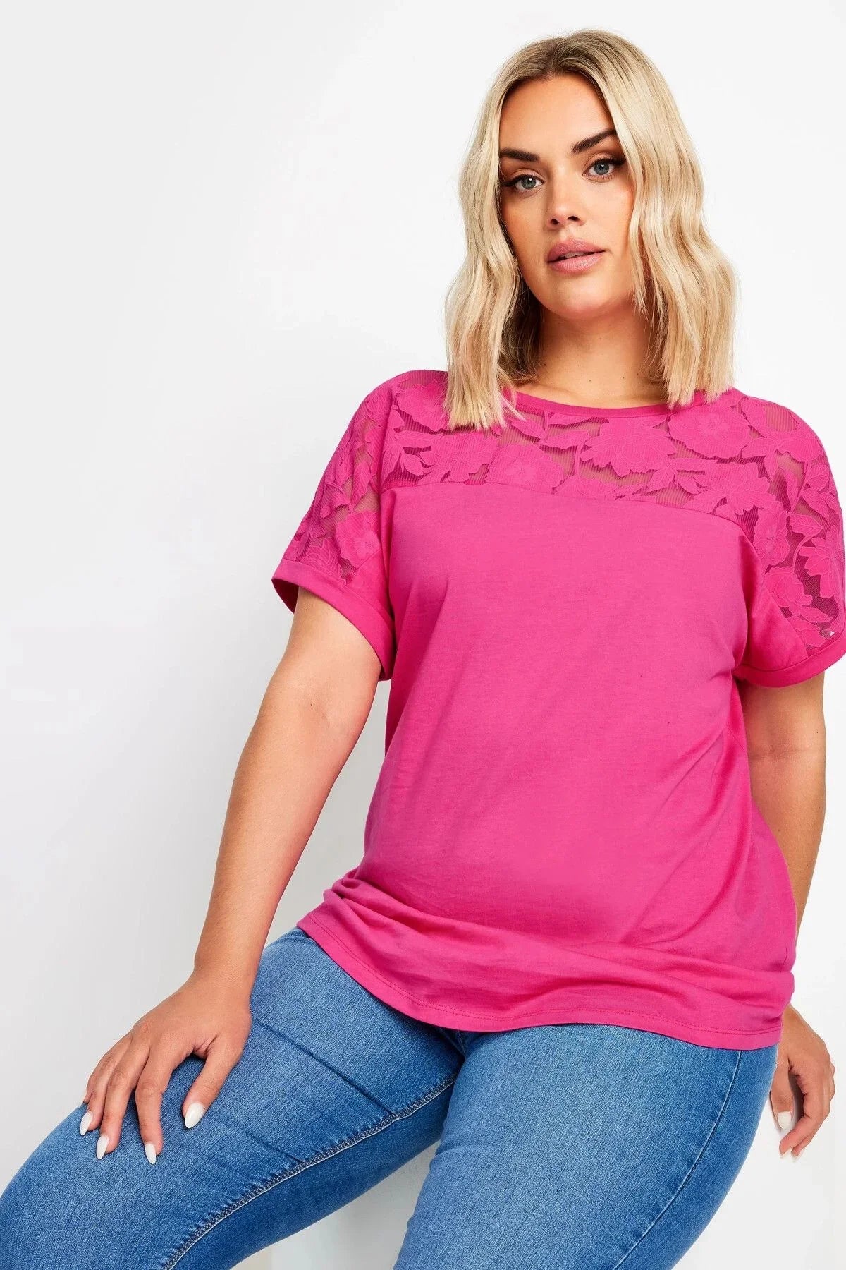 Büyük Beden Bisiklet Yaka Tül Detaylı Kısa Kollu T-shirt 321835