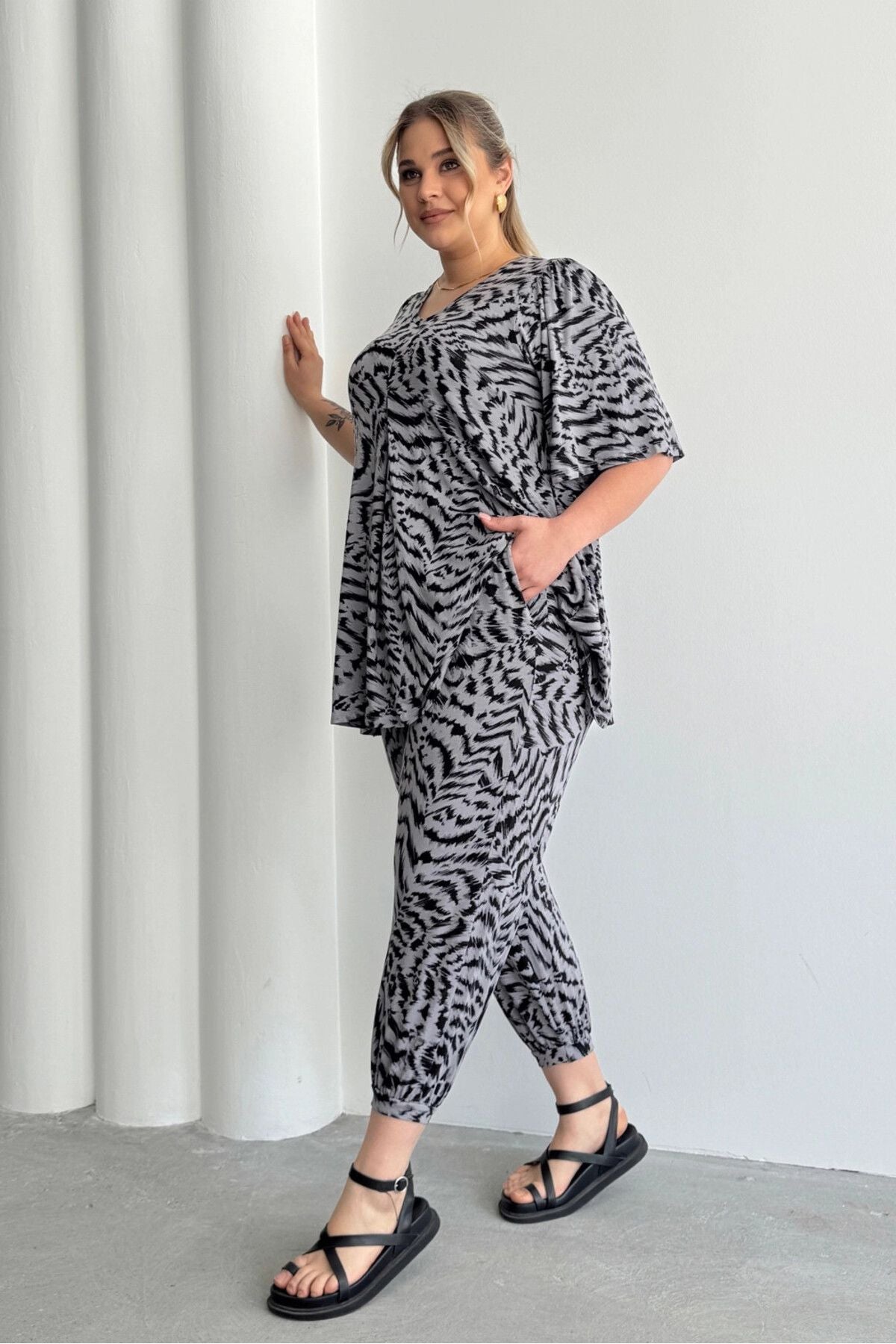 Büyük Beden Beli ve Paçası Lastikli Cepli Desenli Şalvar Pantolon 99-3