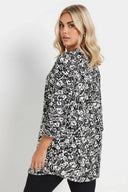 Büyük Beden Yarım Kollu Önü Düğmeli Çiçek Desenli Gömlek 322267