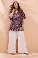 Büyük Beden V Yaka Kısa Kollu Soyut Desenli Asimetrik Kesim T-shirt 616219