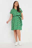 Büyük Beden Polo Yaka Kısa Kollu Çiçek Desenli Düğme Detaylı Kuşaklı Elbise 303328