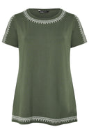 Büyük Beden Bisiklet Yaka Kısa Kollu Omuz Detaylı Etnik Nakışlı T-shirt 304228