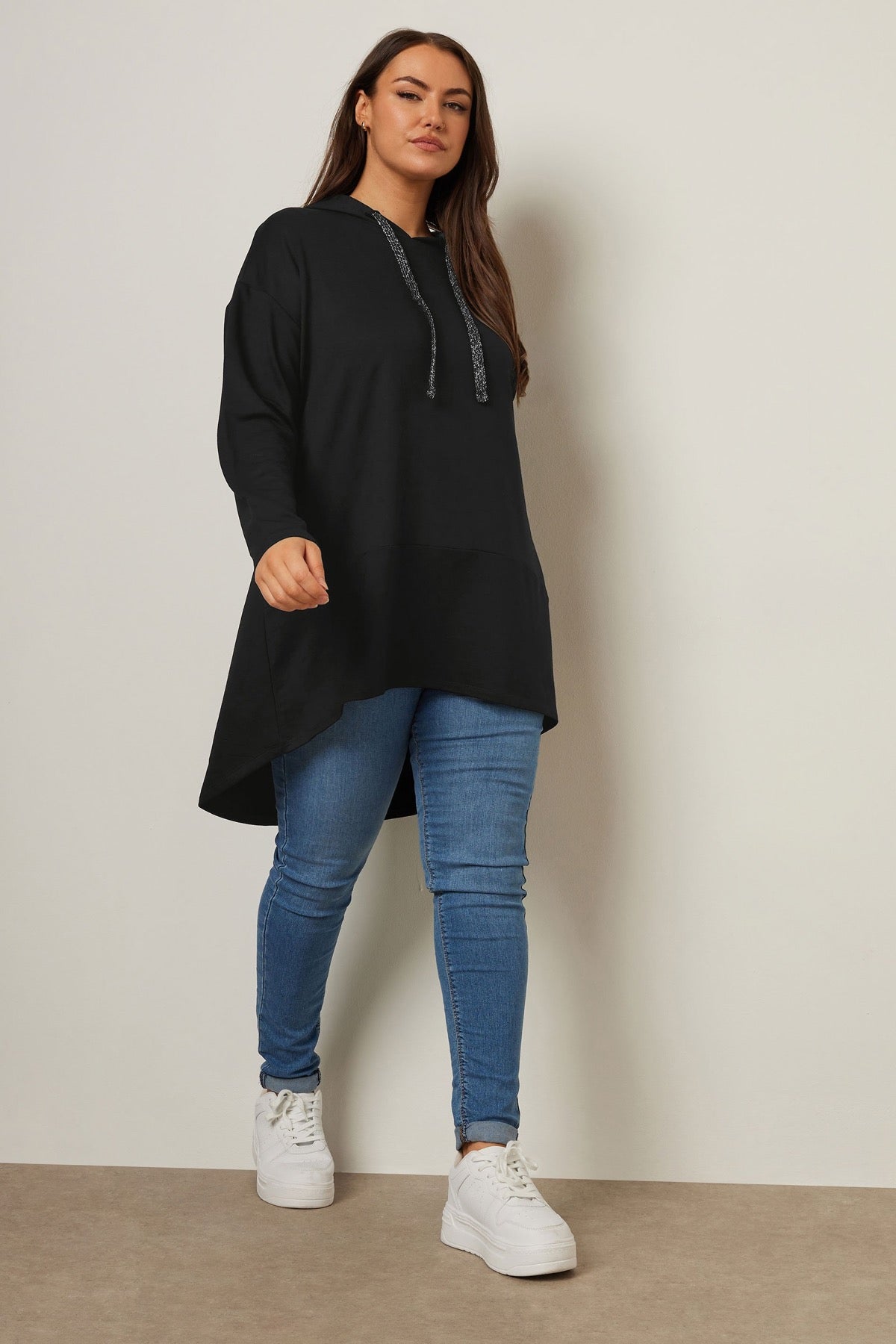 Büyük Beden Kapüşonlu Uzun Kollu Asimetrik Kesim Uzun Sweatshirt 304048