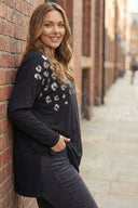 Büyük Beden Siyah Leopar Desenli Payetli Uzun Kollu Bluz 323079