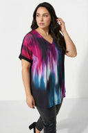 Büyük Beden Siyah Pembe Soyut Desenli V Yaka Bluz 616438