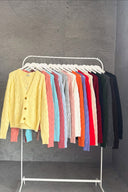 Yakası Kemer Detaylı Düğmeli Triko Hırka E-140