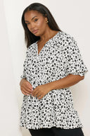 Büyük Beden Yarım Kollu V Yaka Eteği Fırfırlı Desenli Bluz 322572