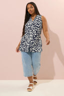 Büyük Beden Sıfır Kol Soyut Desenli Düğme Detaylı Bluz 322678