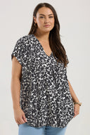 Büyük Beden V Yaka Çiçek Desenli Kısa Kollu Bluz 321704
