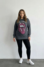 Gri baskılı pul detaylı büyük beden kadın sweatshirt ön