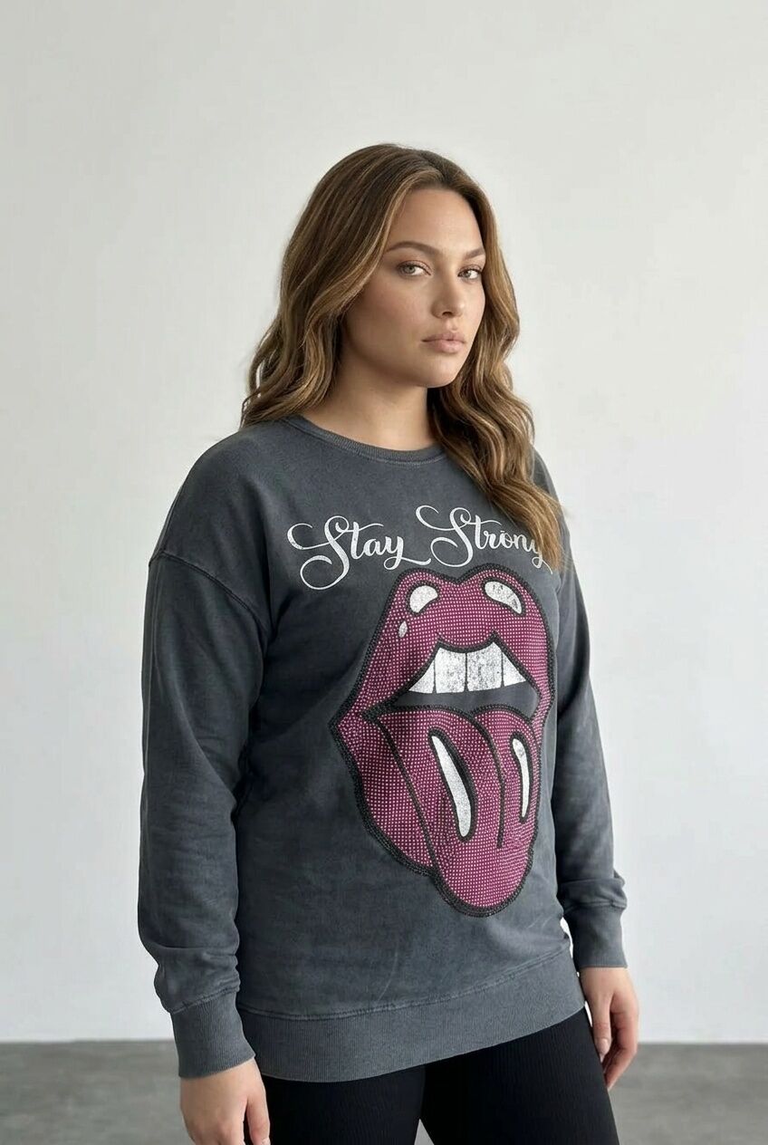 Gri baskılı pul detaylı büyük beden kadın sweatshirt ön