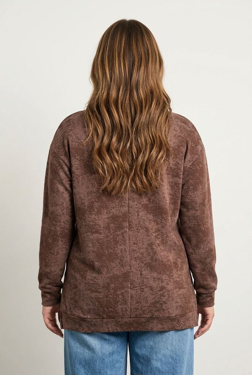 Kahverengi desenli büyük beden kadın sweatshirt arka görünüm