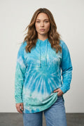 Mavi batik desenli büyük beden kadın kapüşonlu sweatshirt ön