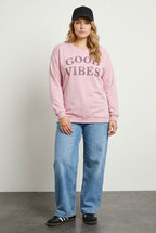 Pembe yazı baskılı büyük beden kadın sweatshirt ön çekim
