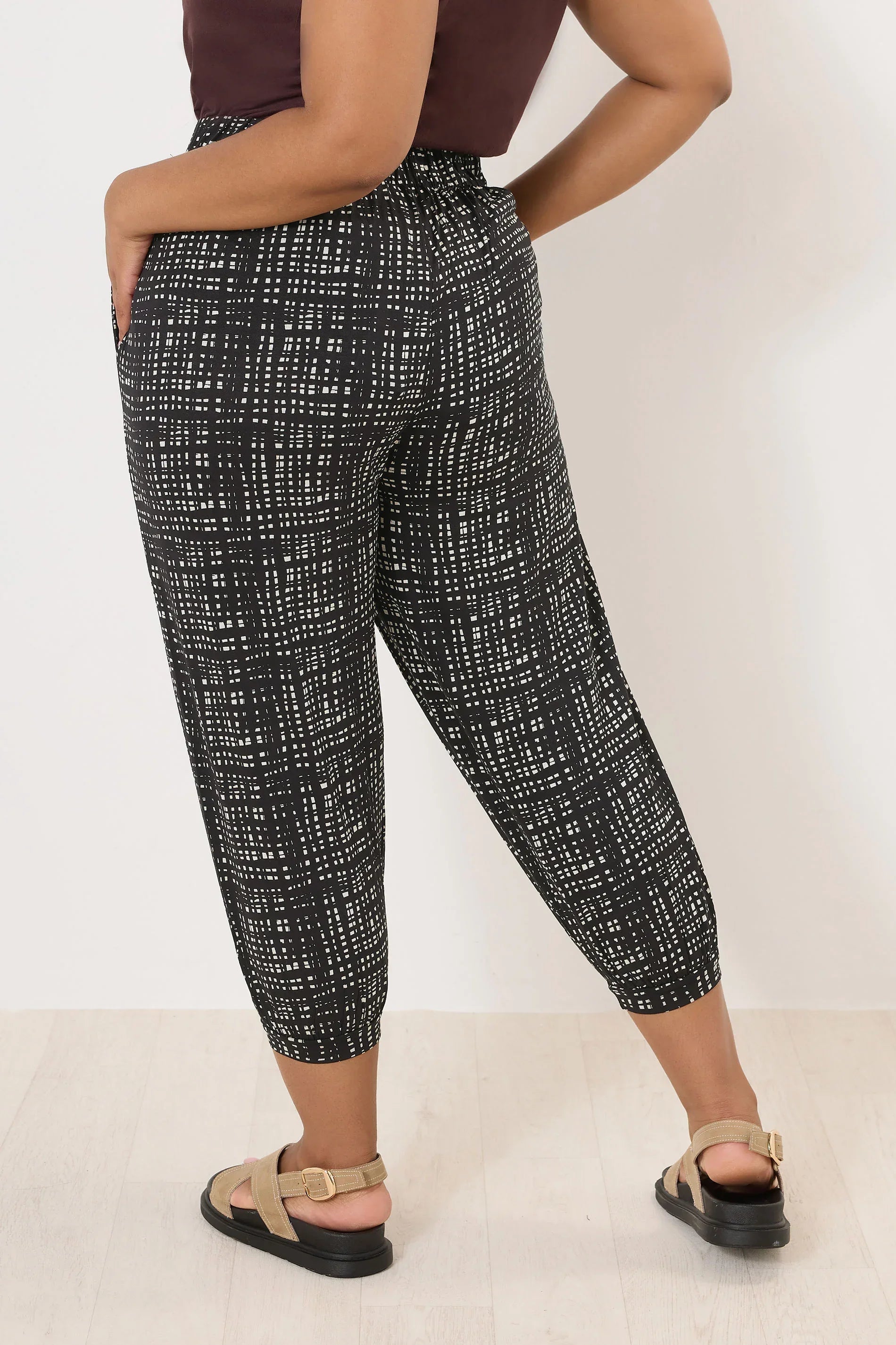 Büyük Beden Paçası ve Beli Lastik Detaylı Cepli Jogger Pantolon 303017