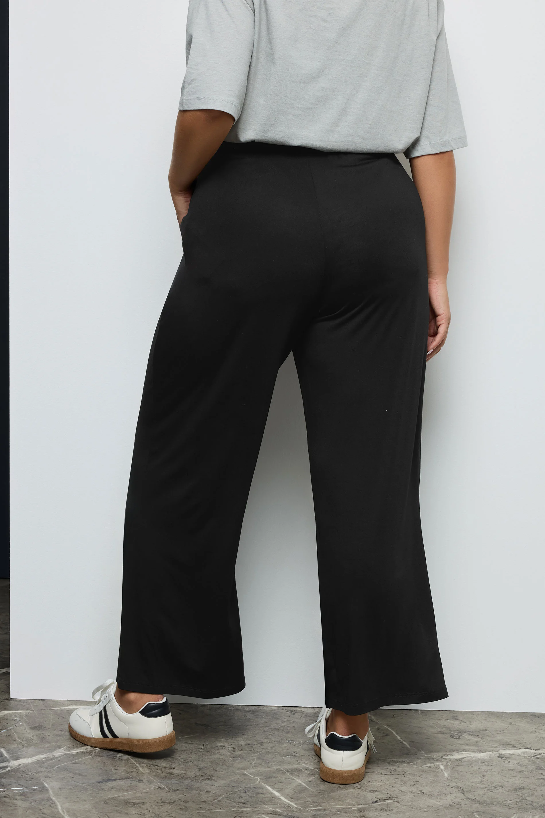 Büyük Beden Pile Detaylı Beli Lastikli Cepli Geniş Paça Pantolon 213839