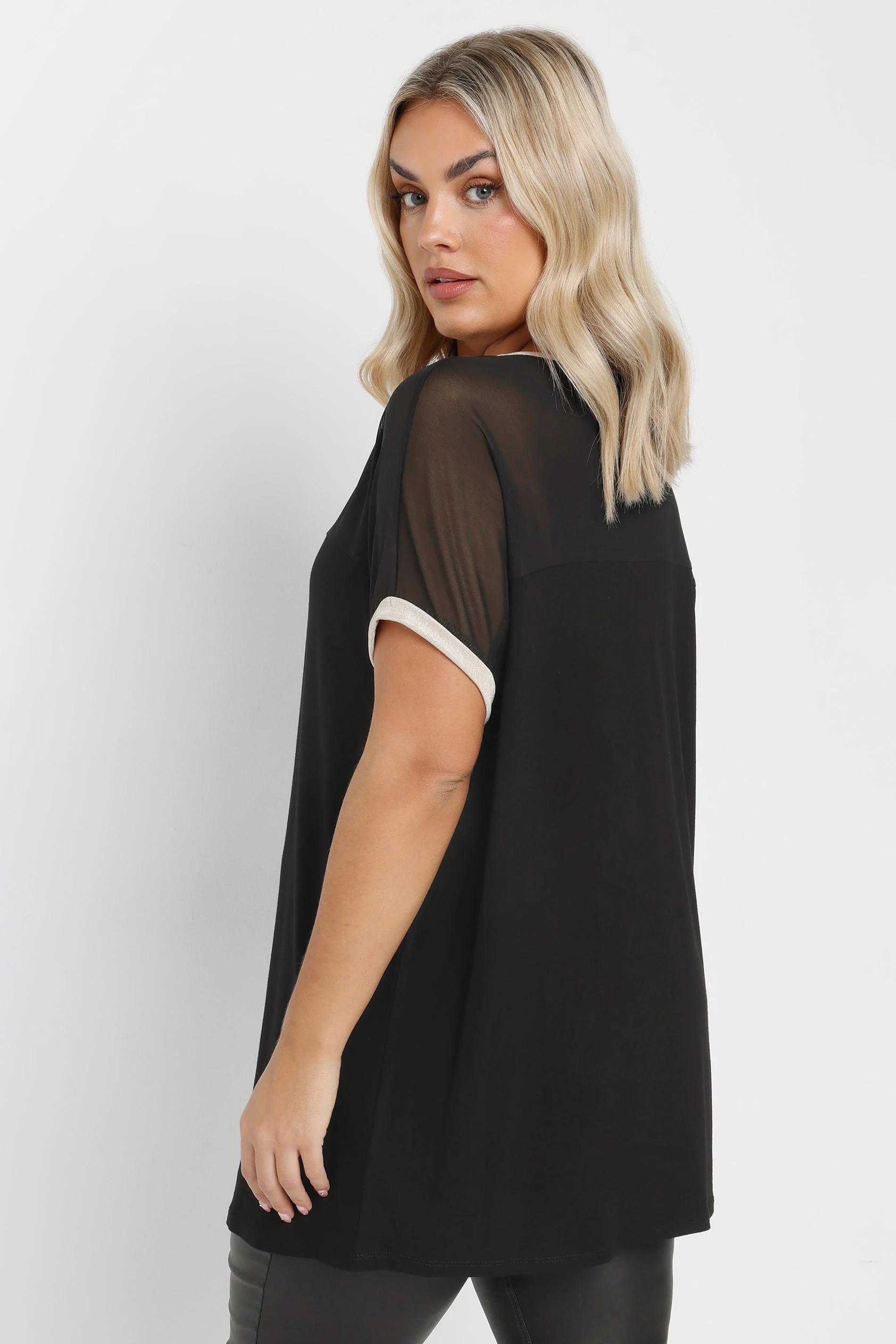 Büyük Beden Bisiklet Yaka Kısa Kollu Yakası Tül Detaylı Bluz 303847