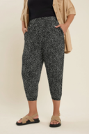 Büyük Beden Dar Paça Bilek Üstü Kısa Kesim Desenli Cepli Pantolon 302447